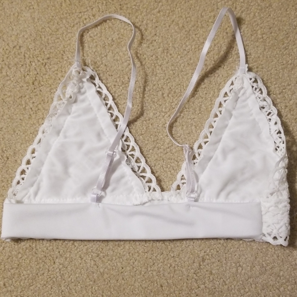 ⬇️ ⭐ New White Crochet Bralette ⭐ - Picture 7 of 8